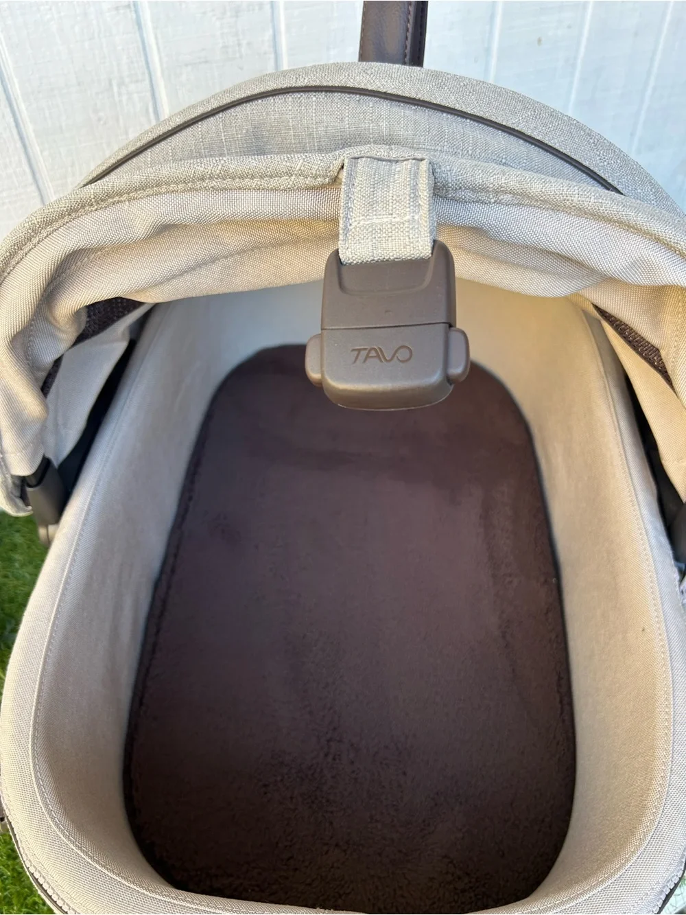 Tavo Pets Maeve Pet Car Seat, Small Flex - Fawn Up 20 Ibs. gently used